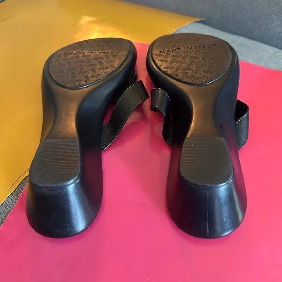 Elegant Black Sandals with Beaded Embellishment - Picture 3 of 5